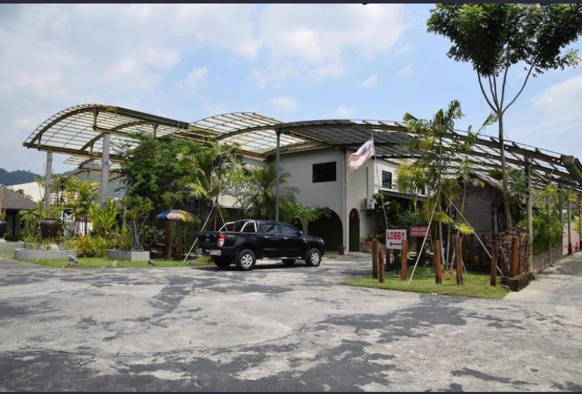 I Garden Hotel อิโปห์ ภายนอก รูปภาพ