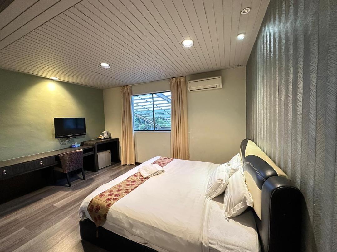 I Garden Hotel อิโปห์ ภายนอก รูปภาพ