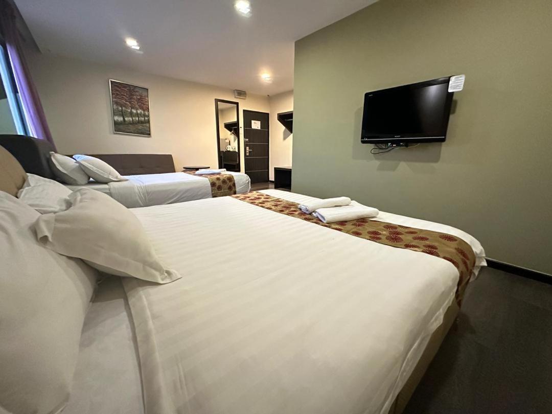 I Garden Hotel อิโปห์ ภายนอก รูปภาพ