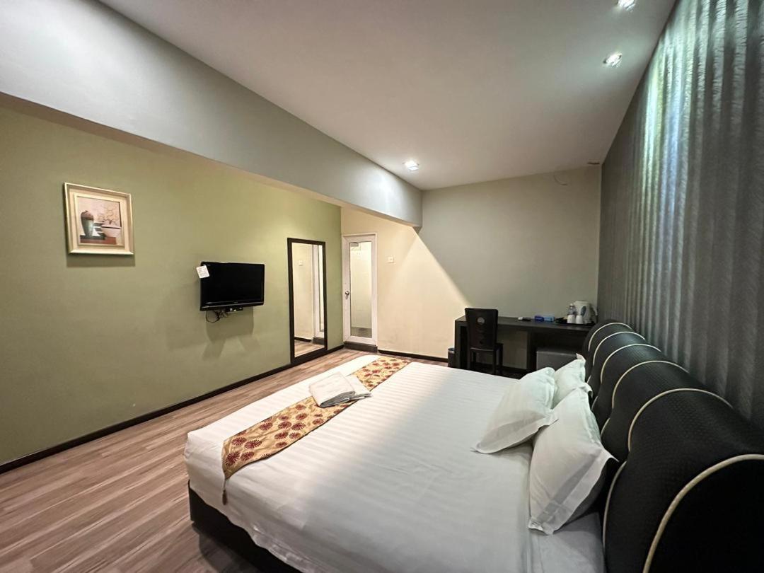 I Garden Hotel อิโปห์ ภายนอก รูปภาพ