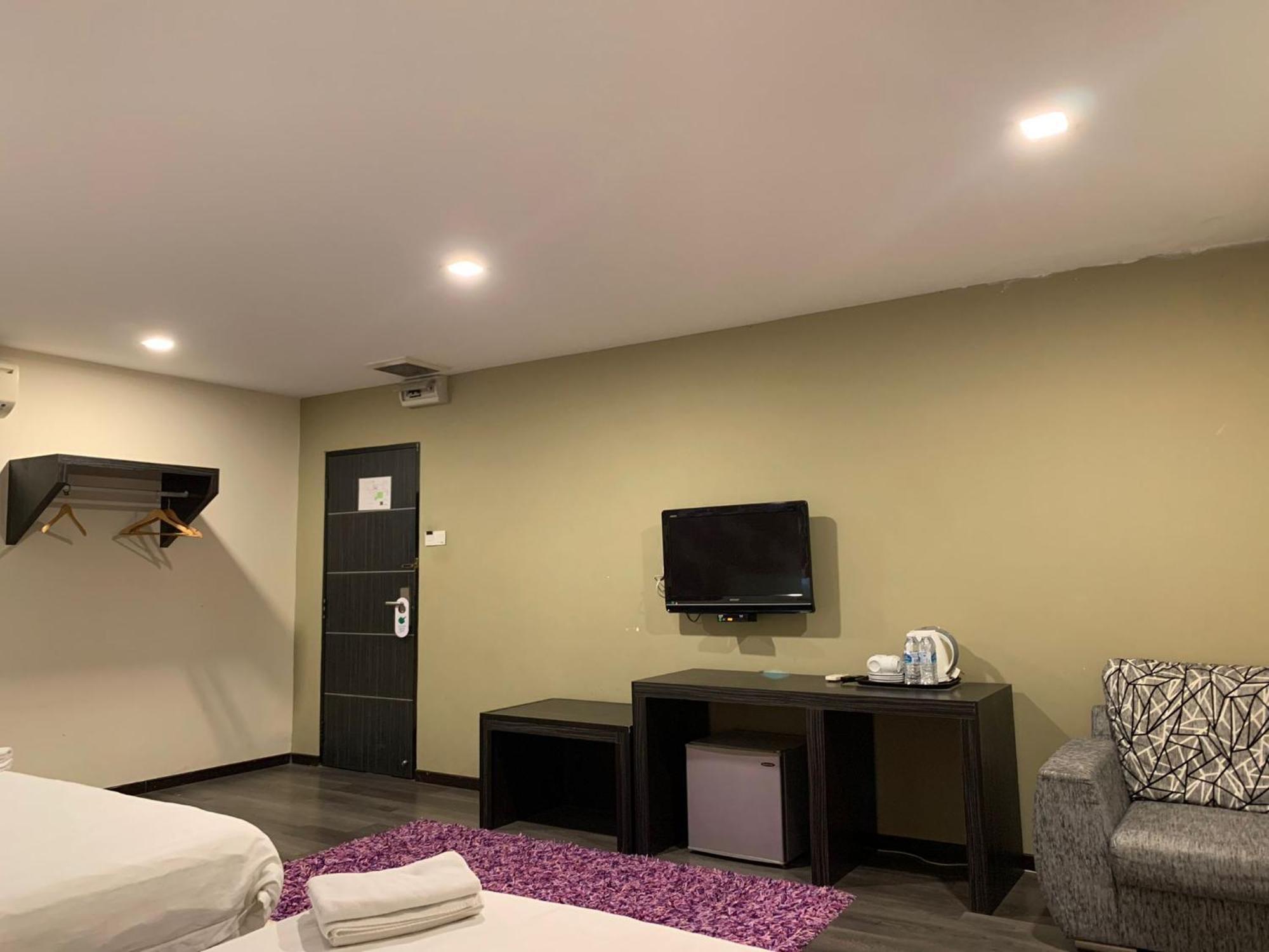 I Garden Hotel อิโปห์ ภายนอก รูปภาพ